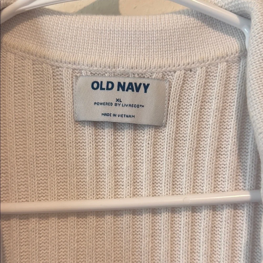 Old Navy Collared Sleeveless Knit Top in White and Black - Picture 2 of 2